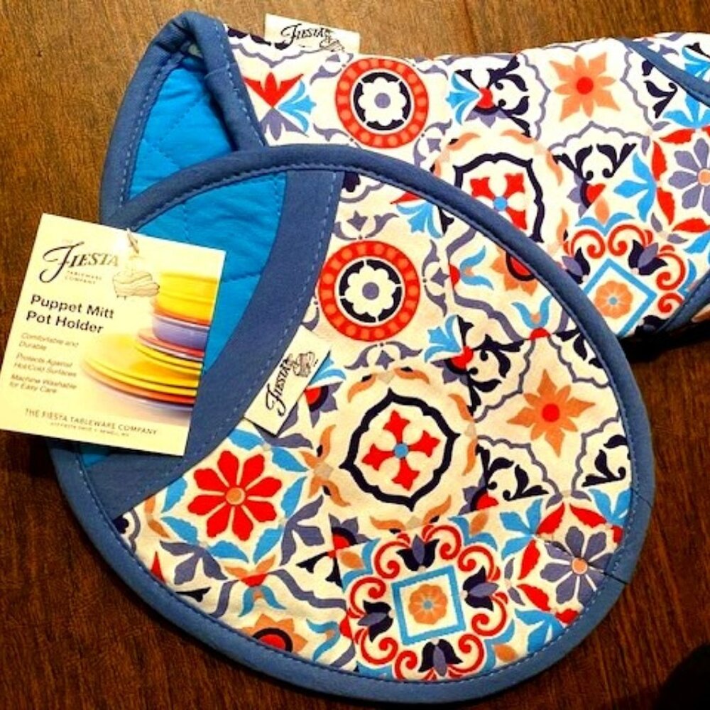 COPY - NEW Fiesta Tableware Company Kitchen Puppet Mitt & Pot Holder Set Of 2
